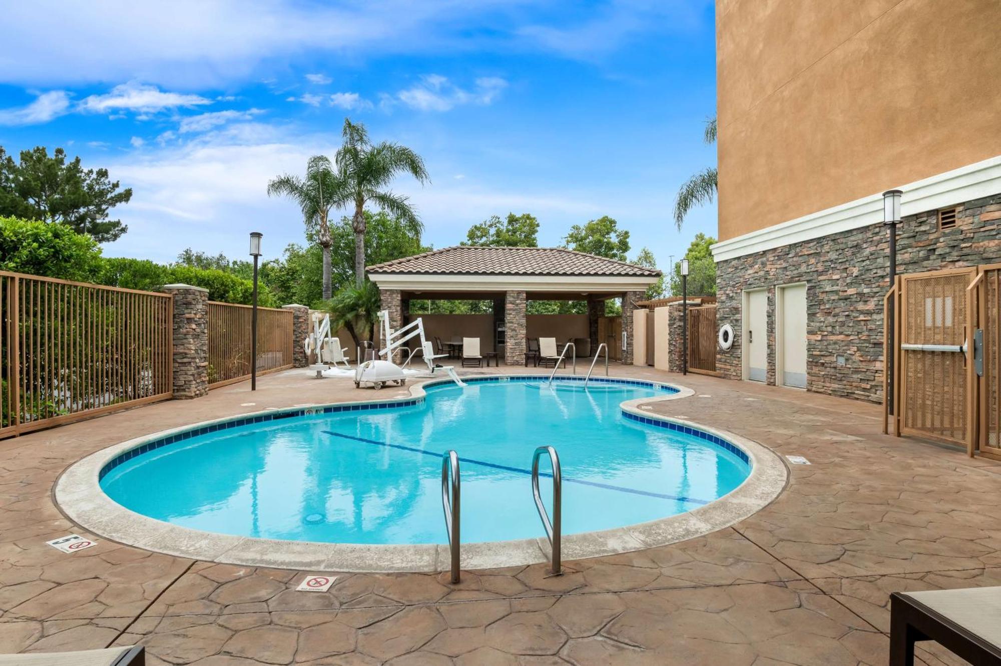 Ayres Inn&suites Mills Mall 3* Ontario